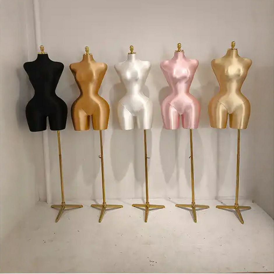 Nouveaux mannequins BBL  féminins abondants, grande taille avec des fesses grasses, taille fine