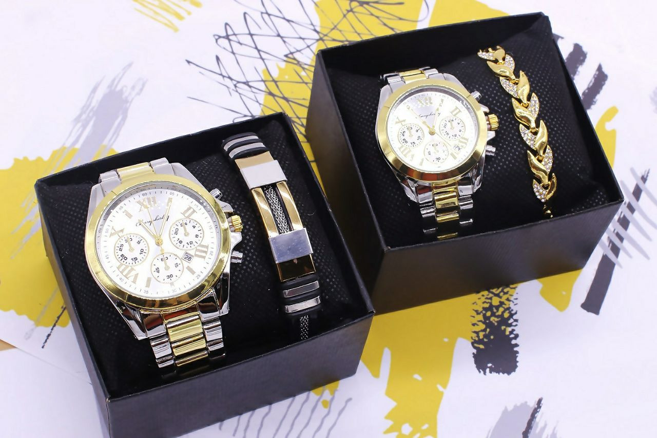 Montre-bracelet pour homme et femme de style militaire décontracté ou de luxe, avec un bracelet en acier inoxydable bicolore (argenté et doré) et un cadran blanc avec des sous-cadrans de chronographe.